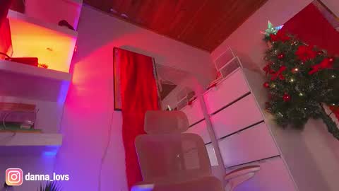 Danna Lovs online show from 11-20-25, 05:01