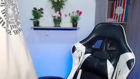 Danna online show from 11-25-25, 11:32