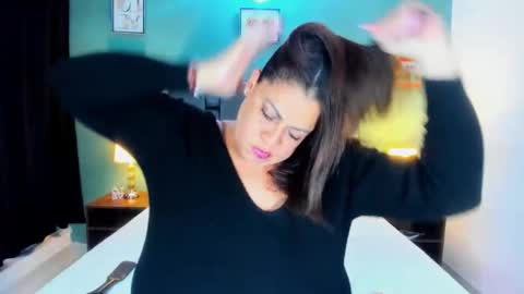 Hilary online show from 11-17-25, 12:49