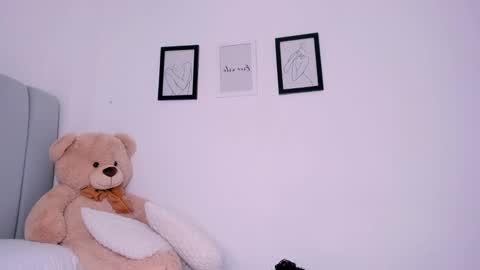 Snapshot of dannahyde chatting on 01-28-25, 11:39 Insta DannaBlueX online show from 01-28-25, 11:39