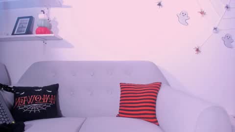 Snapshot of dannahyde chatting on 10-10-25, 05:23 Insta DannaBlueX online show from 10-10-25, 05:23