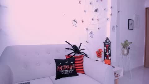 Snapshot of dannahyde chatting on 10-16-25, 04:30 Insta DannaBlueX online show from 10-16-25, 04:30