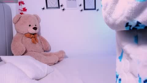 Snapshot of dannahyde chatting on 10-24-25, 09:22 Insta DannaBlueX online show from 10-24-25, 09:22