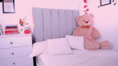 Snapshot of dannahyde chatting on 10-30-25, 05:35 Insta DannaBlueX online show from 10-30-25, 05:35