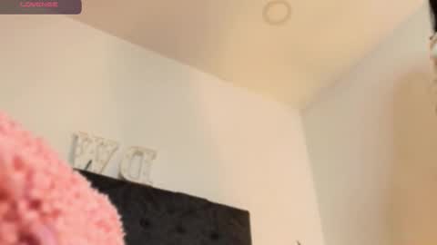 Danna Wells online show from 10-23-25, 01:43