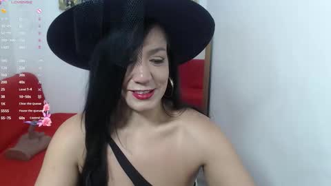 Snapshot of dannazuluaga chatting on 10-29-25, 12:18 Danna online show from 10-29-25, 12:18