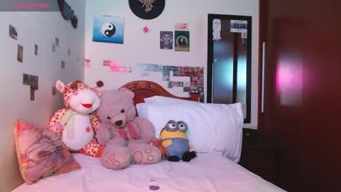 Snapshot of danny__phantom chatting on 12-14-24, 09:45 phantom555 online show from 12-14-24, 09:45