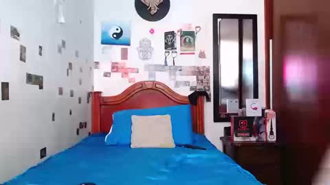 Snapshot of danny__phantom chatting on 09-23-25, 04:32 phantom555 online show from 09-23-25, 04:32