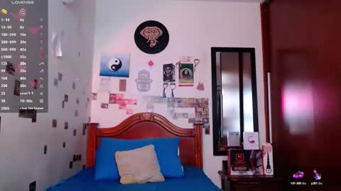 Snapshot of danny__phantom chatting on 10-15-25, 05:13 phantom555 online show from 10-15-25, 05:13