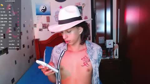 Snapshot of danny__phantom chatting on 11-10-25, 09:03 phantom555 online show from 11-10-25, 09:03