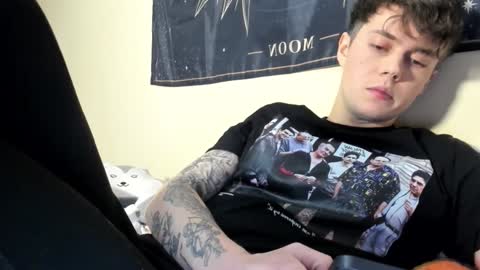 Snapshot of danny_love01 chatting on 12-18-24, 06:14 danny online show from 12-18-24, 06:14