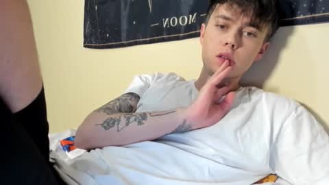 Snapshot of danny_love01 chatting on 12-19-24, 06:01 danny online show from 12-19-24, 06:01