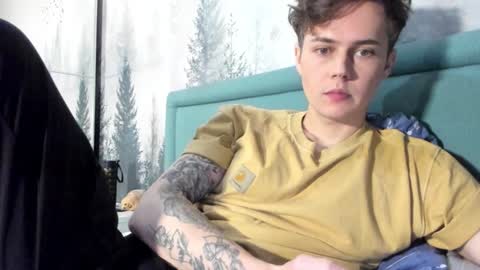 Snapshot of danny_love01 chatting on 12-24-24, 02:01 danny online show from 12-24-24, 02:01