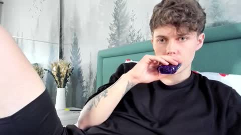 Snapshot of danny_love01 chatting on 02-23-25, 12:05 danny online show from 02-23-25, 12:05