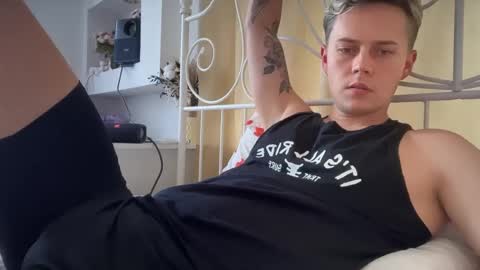 Snapshot of danny_love01 chatting on 09-10-25, 12:16 danny online show from 09-10-25, 12:16