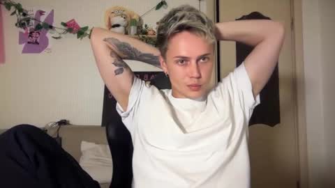 Snapshot of danny_love01 chatting on 09-15-25, 07:47 danny online show from 09-15-25, 07:47