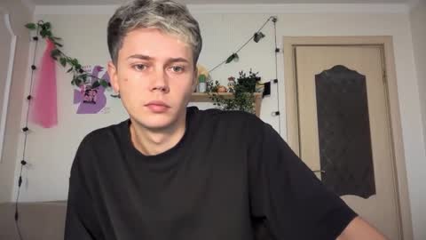 Snapshot of danny_love01 chatting on 09-22-25, 10:50 danny online show from 09-22-25, 10:50