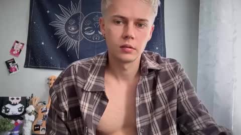 Snapshot of danny_love01 chatting on 09-29-25, 10:53 danny online show from 09-29-25, 10:53