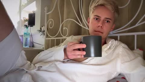 Snapshot of danny_love01 chatting on 10-05-25, 04:27 danny online show from 10-05-25, 04:27