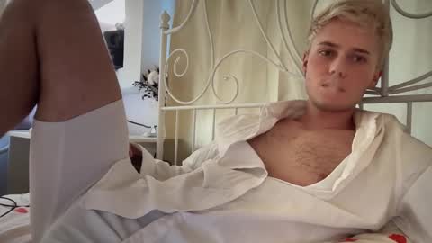 Snapshot of danny_love01 chatting on 10-07-25, 01:19 danny online show from 10-07-25, 01:19