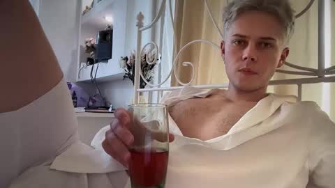 Snapshot of danny_love01 chatting on 10-17-25, 11:57 danny online show from 10-17-25, 11:57