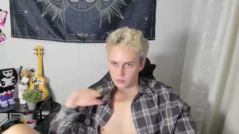 Snapshot of danny_love01 chatting on 11-09-25, 06:17 danny online show from 11-09-25, 06:17