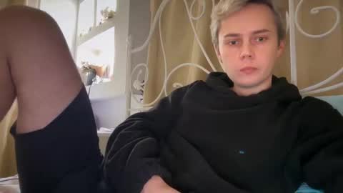 Snapshot of danny_love01 chatting on 12-14-25, 02:00 danny online show from 12-14-25, 02:00