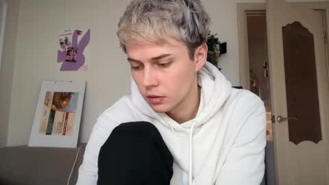 Snapshot of danny_love01 chatting on 01-09-26, 10:51 danny online show from 01-09-26, 10:51