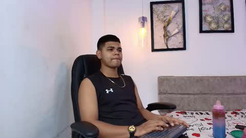 Snapshot of dannysamm chatting on 10-17-25, 12:08 dannysamm online show from 10-17-25, 12:08