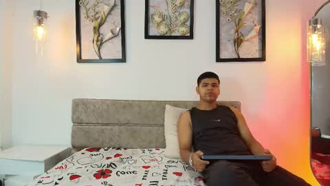 Snapshot of dannysamm chatting on 10-25-25, 11:51 dannysamm online show from 10-25-25, 11:51