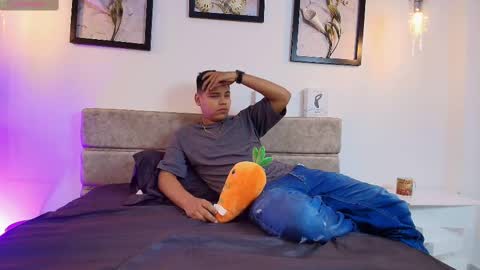 Snapshot of dannysamm chatting on 11-23-25, 01:22 dannysamm online show from 11-23-25, 01:22