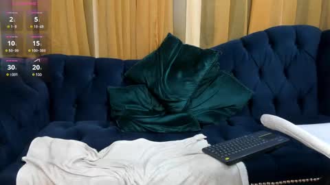 Snapshot of dante_fox_ chatting on 12-17-24, 04:12 Dante Fox online show from 12-17-24, 04:12