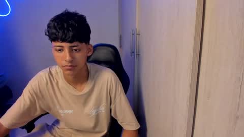 dante_martinez1 online show from 04-08-26, 10:43