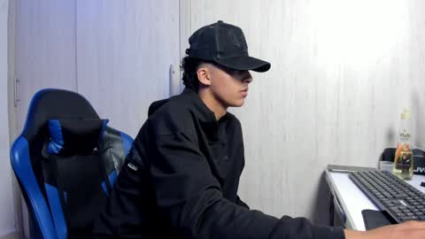 dante_martinez1 online show from 04-09-26, 08:36