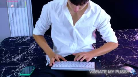 Snapshot of danteandviolete_cr chatting on 05-02-26, 11:37 DANTEVIOLETE online show from 05-02-26, 11:37