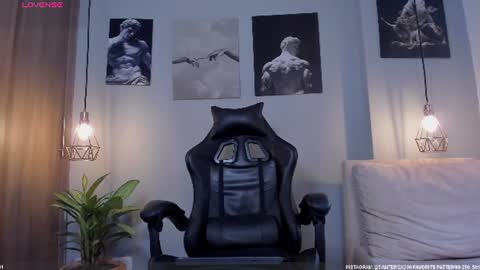 Snapshot of danteread chatting on 06-18-26, 09:19 danteread online show from 06-18-26, 09:19