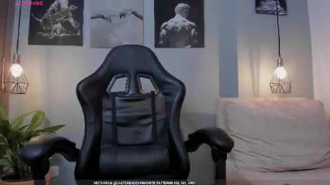 Snapshot of danteread chatting on 06-25-26, 03:17 danteread online show from 06-25-26, 03:17