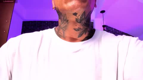 Snapshot of dantesuarez28 chatting on 01-05-26, 05:27 Dante Suarez online show from 01-05-26, 05:27