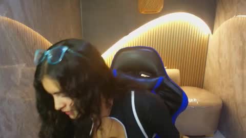 Dany online show from 10-24-25, 01:07