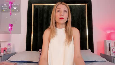 Snapshot of danyfreydell chatting on 01-09-25, 01:13 online show from 01-09-25, 01:13