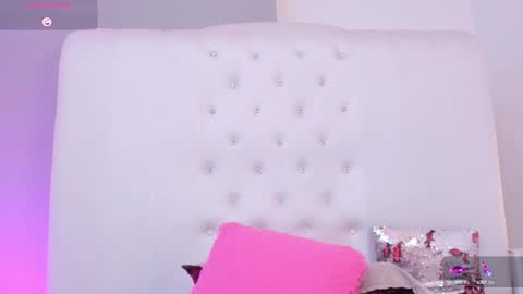 Snapshot of danyfreydell chatting on 10-15-25, 01:11 online show from 10-15-25, 01:11