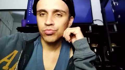 Snapshot of danylano chatting on 10-19-25, 06:58 Daniel online show from 10-19-25, 06:58