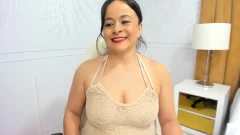 Snapshot of daphne81_ chatting on 02-11-25, 02:25 Daphne online show from 02-11-25, 02:25