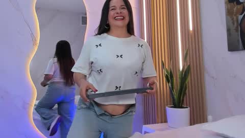 Snapshot of daphne81_ chatting on 10-02-25, 03:13 Daphne online show from 10-02-25, 03:13