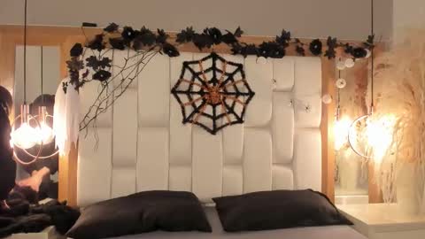 daphne_and_roger online show from 10-29-25, 11:23