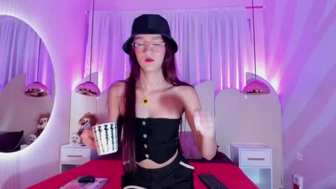 Snapshot of daphne_courtis chatting on 01-09-25, 11:47 Daphne online show from 01-09-25, 11:47