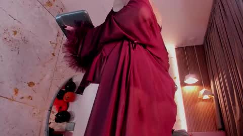 Daphne online show from 10-29-25, 01:41