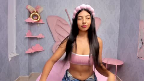 Snapshot of daphne_fox_ chatting on 12-19-24, 10:24 Daphne  online show from 12-19-24, 10:24