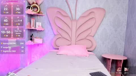 Snapshot of daphne_fox_ chatting on 12-21-24, 05:51 Daphne  online show from 12-21-24, 05:51