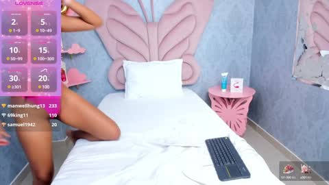 Snapshot of daphne_fox_ chatting on 12-26-24, 01:21 Daphne  online show from 12-26-24, 01:21